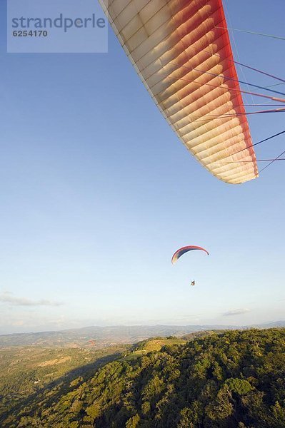 Gleitschirmfliegen in San Gil  Abenteuer Sport-Hauptstadt von Kolumbien  San Gil  Kolumbien  Südamerika
