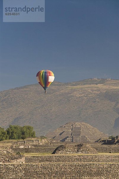 pyramidenförmig  Pyramide  Pyramiden  Wärme  Luftballon  Ballon  Hintergrund  Nordamerika  Mond  Mexiko  Himmel  UNESCO-Welterbe  Pyramide