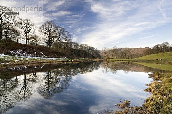 entfernt  Europa  Tag  Ruhe  Baum  Großbritannien  Spiegelung  Fluss  Cumbria  Distanz  England  Reflections