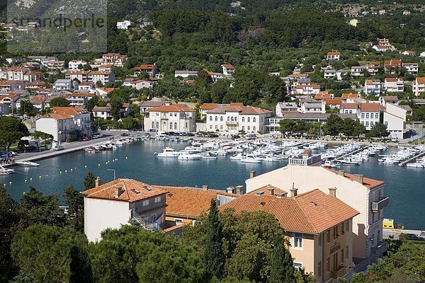 Fliesenboden  Dach  Hafen  Europa  Hügel  bunt  Ansicht  Kroatien