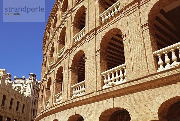 Europa  Außenaufnahme  Stadtplatz  Stierkampfarena  Spanien