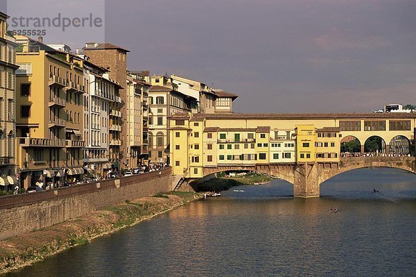 Europa über Fluss Arno UNESCO-Welterbe Florenz Italien Toskana
