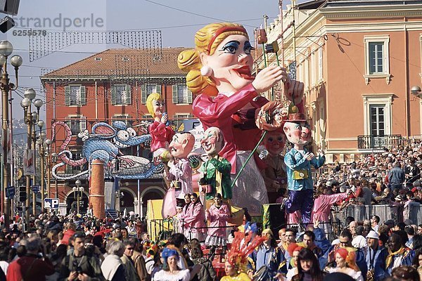 Frankreich  Europa  Karneval  Freundlichkeit  Provence - Alpes-Cote d Azur  Alpes maritimes  Parade  Platz