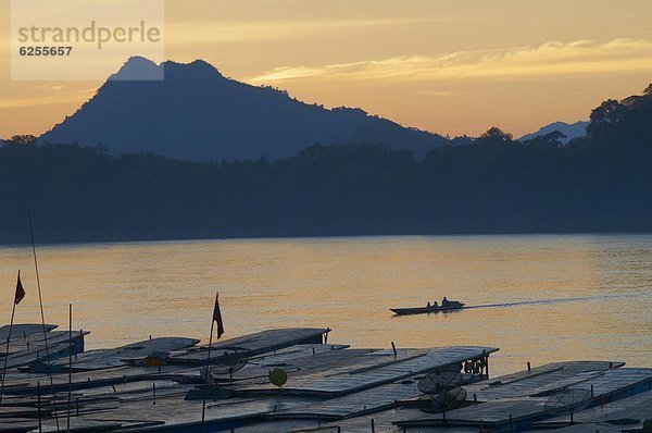 Sonnenuntergang  Tourist  Boot  Fluss  Südostasien  Vietnam  Asien  Laos  Luang Prabang