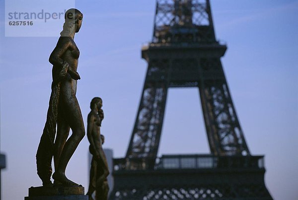 Paris  Hauptstadt  Frankreich  Europa  Statue  Eiffelturm