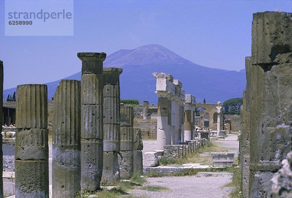 Europa  Vulkanausbruch  Ausbruch  Eruption  Ziegelstein  Lava  fließen  Ruine  Berg  Marmor  Werbung  UNESCO-Welterbe  Asche  Basalt  begraben  Kampanien  Columbus  Italien