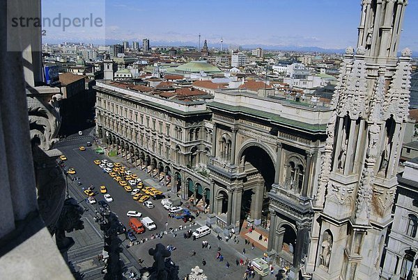 Blick nordwestlich vom Dach des Doms  Mailand  Lombardei (Lombardei)  Italien  Europa