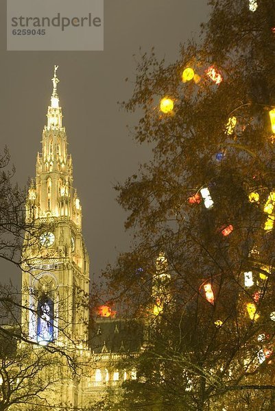 Geburtstagsgeschenk  beleuchtet  Europa  Baum  Halle  Stadt  Weihnachten  Dekoration  Österreich  Dämmerung