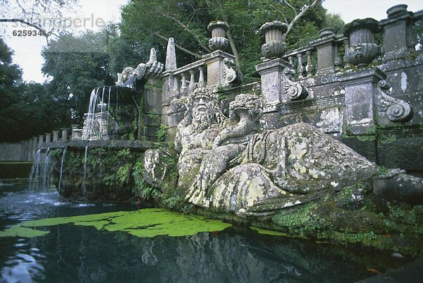 Springbrunnen Brunnen Fontäne Fontänen Europa Garten Latium Italien Villa