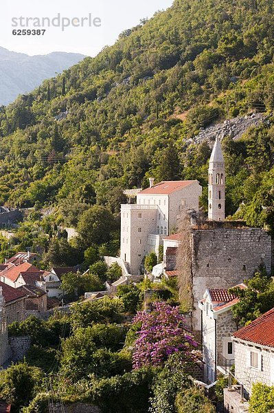 Europa  Kirche  UNESCO-Welterbe  Bucht von Kotor  Montenegro  Rosenkranz