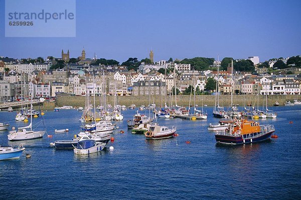 Hafen Großbritannien klein Boot Guernsey Kanalinseln