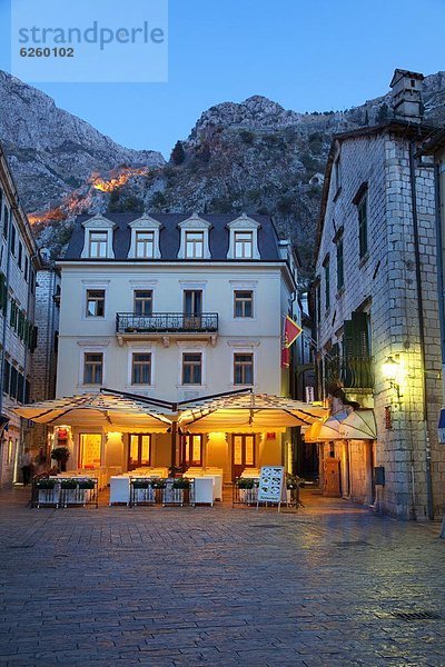 Europa  Nacht  Stadt  Cafe  Stille  UNESCO-Welterbe  Kotor  Montenegro  alt