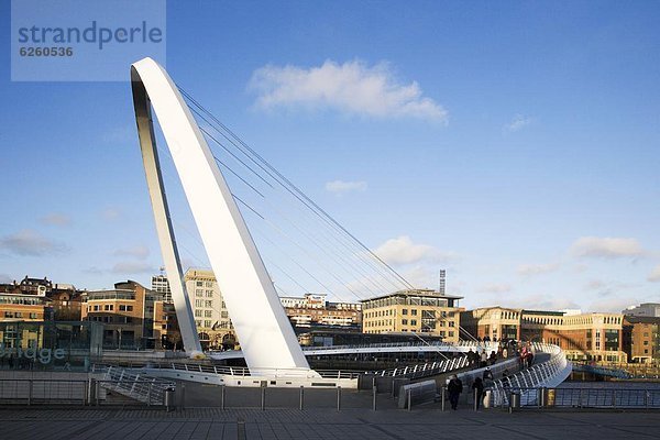 Europa  Großbritannien  England  Gateshead  Millennium Bridge  Tyne and Wear