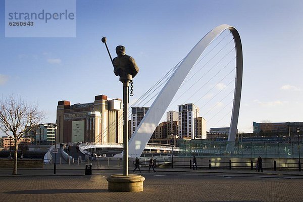 Europa  Großbritannien  Brücke  Jahrtausend  Baltikum  England  Newcastle upon Tyne  Uferviertel  Tyne and Wear