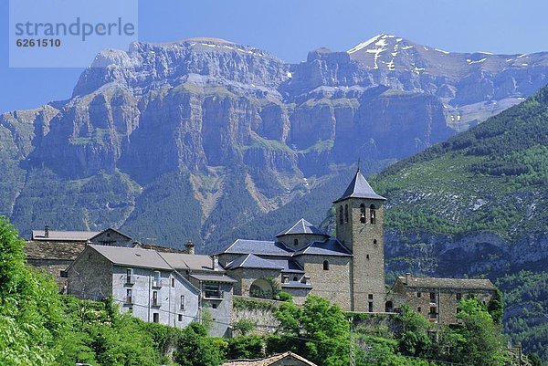 Europa  Berggipfel  Gipfel  Spitze  Spitzen  Dorf  hocken - Tier  unterhalb  Aragonien  Spanien