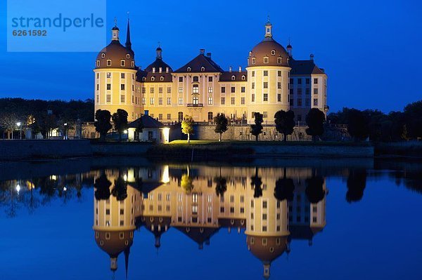 Europa  Palast  Schloß  Schlösser  Spiegelung  See  Barock  Deutschland  Moritzburg  Reflections  Dämmerung