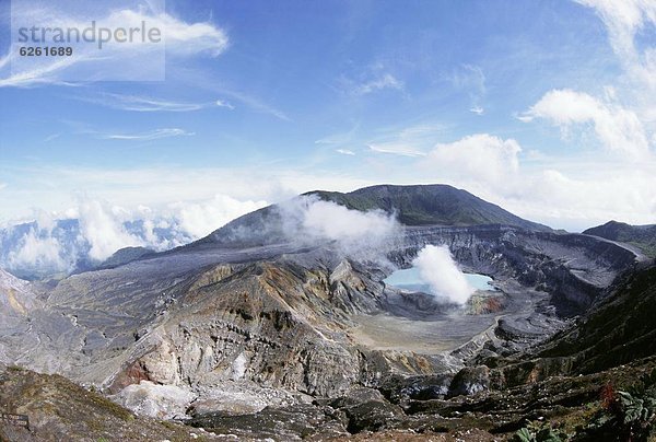 nebeneinander  neben  Seite an Seite  Aktion  Wasserdampf  See  Mittelamerika  Krater  rauchen  rauchend  raucht  qualm  qualmend  qualmt  Costa Rica