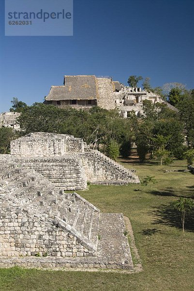 Zwilling - Person  Hintergrund  Nordamerika  Mexiko  Fokus auf den Vordergrund  Fokus auf dem Vordergrund  Akropolis  Yucatan