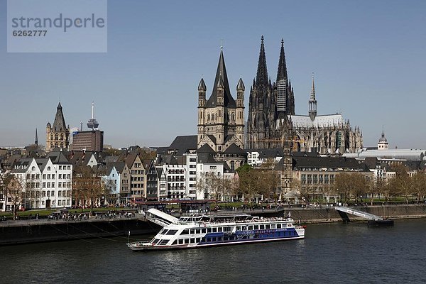 Europa  Kirche  Kathedrale  Heiligtum  groß  großes  großer  große  großen  Köln  Deutschland