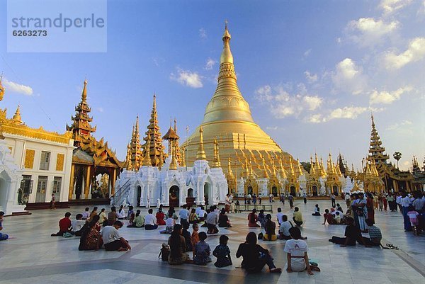 groß großes großer große großen Myanmar Pagode