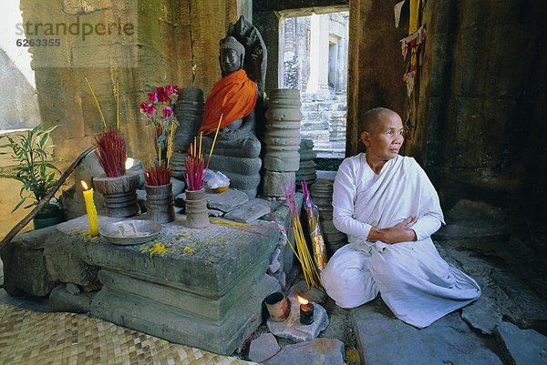 Meditation  fünfstöckig  Buddhismus  Kambodscha  Nonne  Siem Reap