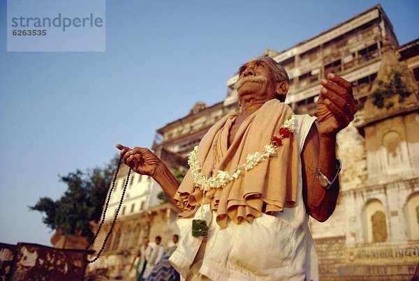 Morgen  Meditation  Fluss  Ganges  ghat  Indien