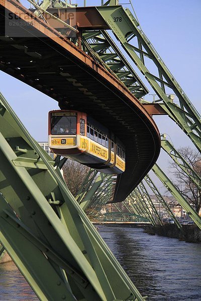 Europa  über  Fluss  Zug  Deutschland  Nordrhein-Westfalen  Wuppertal