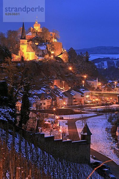 Europa  Winter  Palast  Schloß  Schlösser  Stadt  Deutschland  Rheinland-Pfalz  Saarburg