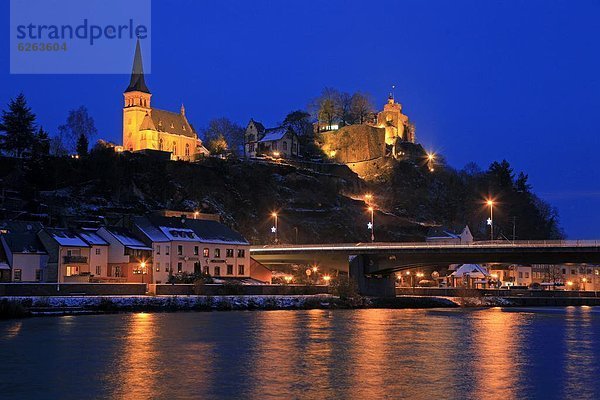 Europa  Winter  Palast  Schloß  Schlösser  Stadt  Deutschland  Rheinland-Pfalz  Saarburg