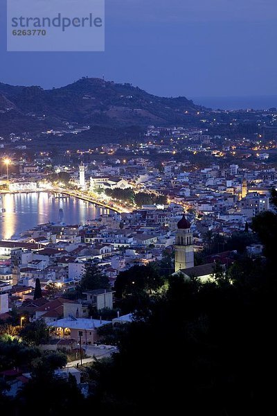 Europa Hügel Stadt Ansicht Abenddämmerung Griechenland Griechische Inseln Ionische Inseln Zakynthos