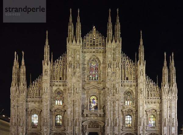 Duomo in der Nacht  Mailand  Lombardei  Italien  Europa