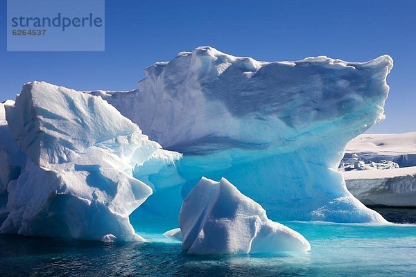nahe  Detail  Details  Ausschnitt  Ausschnitte  Eisberg  Arbeitswelt  Insel  Antarktis