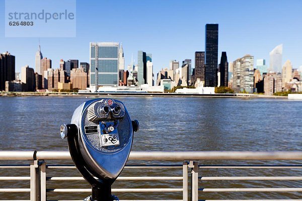 Vereinigte Staaten von Amerika USA Skyline Skylines zeigen Gebäude Nordamerika New York City Verbindung Chrysler Innenstadt East River Manhattan