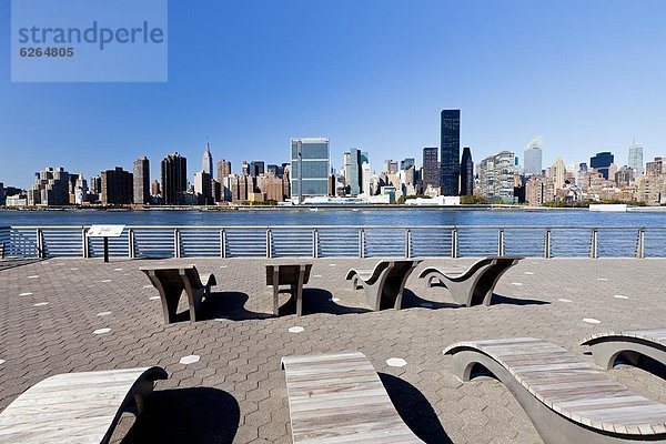 Vereinigte Staaten von Amerika  USA  Skyline  Skylines  zeigen  Gebäude  Nordamerika  New York City  Verbindung  Chrysler  Innenstadt  East River  Manhattan