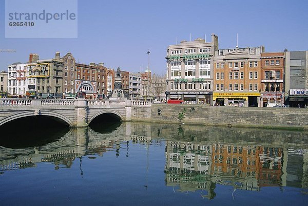 Dublin  Hauptstadt  Europa  über  Brücke  Fluss  Irland
