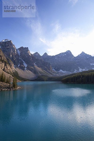 Nordamerika  Rocky Mountains  Banff Nationalpark  Moraine Lake  UNESCO-Welterbe  Alberta  Kanada