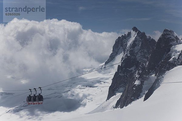 zwischen inmitten mitten Französische Alpen Haute-Savoie Bergmassiv