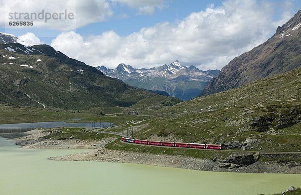 nahe Europa Westalpen Zug Kanton Graubünden Schweizer Alpen