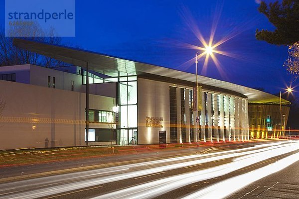 Europa  Großbritannien  Gebäude  Monarchie  Musik  Hochschule  Cardiff  Schauspiel  Welsh Corgi  Welsh Corgis  South Wales  Wales