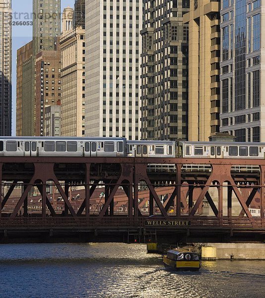 Vereinigte Staaten von Amerika  USA  überqueren  Straße  Brücke  Nordamerika  heben  Chicago  Illinois  Zug