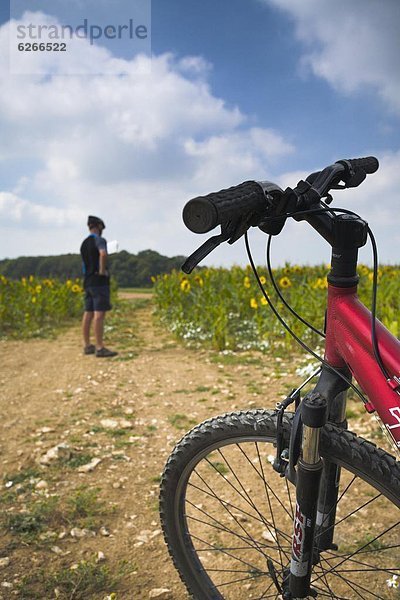 Spur Richtung Großbritannien Fahrradfahrer Fernverkehrsstraße Landkarte Karte Prüfung