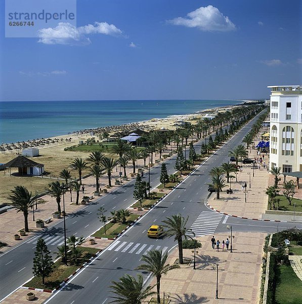 Nordafrika  Dach  Strand  Hotel  frontal  Ansicht  vorwärts  Afrika  Tunesien