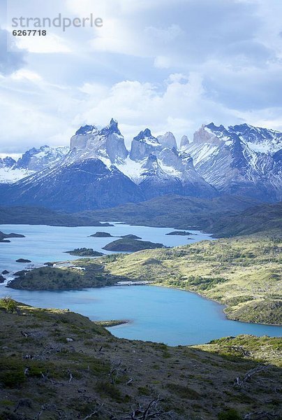 Wasser  See  blau  Lake Pehoe  Chile  Patagonien  Südamerika