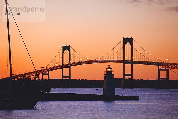 Fischereihafen  Fischerhafen  Vereinigte Staaten von Amerika  USA  Sonnenuntergang  Brücke  Rhode Island