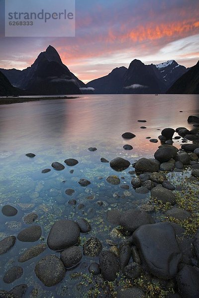 Himmel  über  Morgendämmerung  Pazifischer Ozean  Pazifik  Stiller Ozean  Großer Ozean  neuseeländische Südinsel  Leidenschaft  Geräusch  UNESCO-Welterbe  Fiordland National Park  Milford  Neuseeland