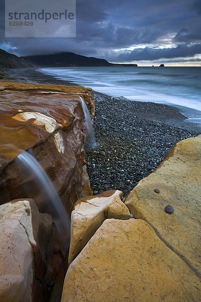 Strand  über  Ereignis  Wasserfall  rot  Pazifischer Ozean  Pazifik  Stiller Ozean  Großer Ozean  neuseeländische Südinsel  7  sieben  Neuseeland  Sandstein