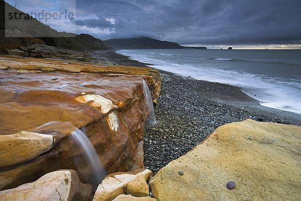 Wasser  Strand  Schmutzfleck  Pazifischer Ozean  Pazifik  Stiller Ozean  Großer Ozean  neuseeländische Südinsel  7  sieben  Neuseeland  Sandstein