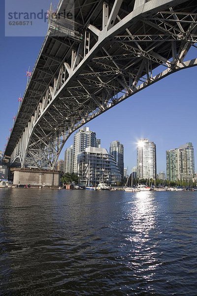 spannen  Brücke  Insel  Nordamerika  Bach  unaufrichtig  British Columbia  Kanada  Vancouver