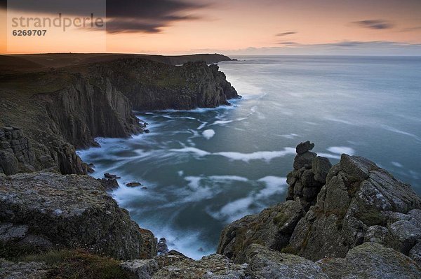 Europa  Großbritannien  Steilküste  Gezeiten  groß  großes  großer  große  großen  Cornwall  Ende  England