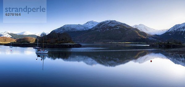 Europa  Berg  Winter  bedecken  Ruhe  Großbritannien  Spiegelung  Highlands  Glencoe  Ansicht  flach  See  Schottland  Schnee